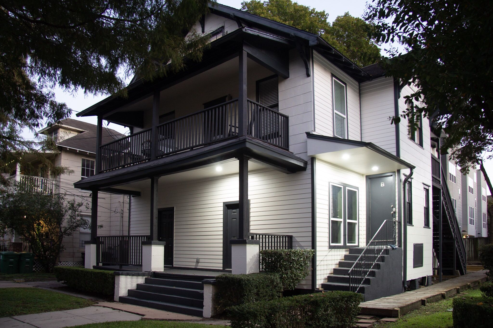 Your Montrose Manor! Sleeps 28, 10BR, 7BA, 7PA