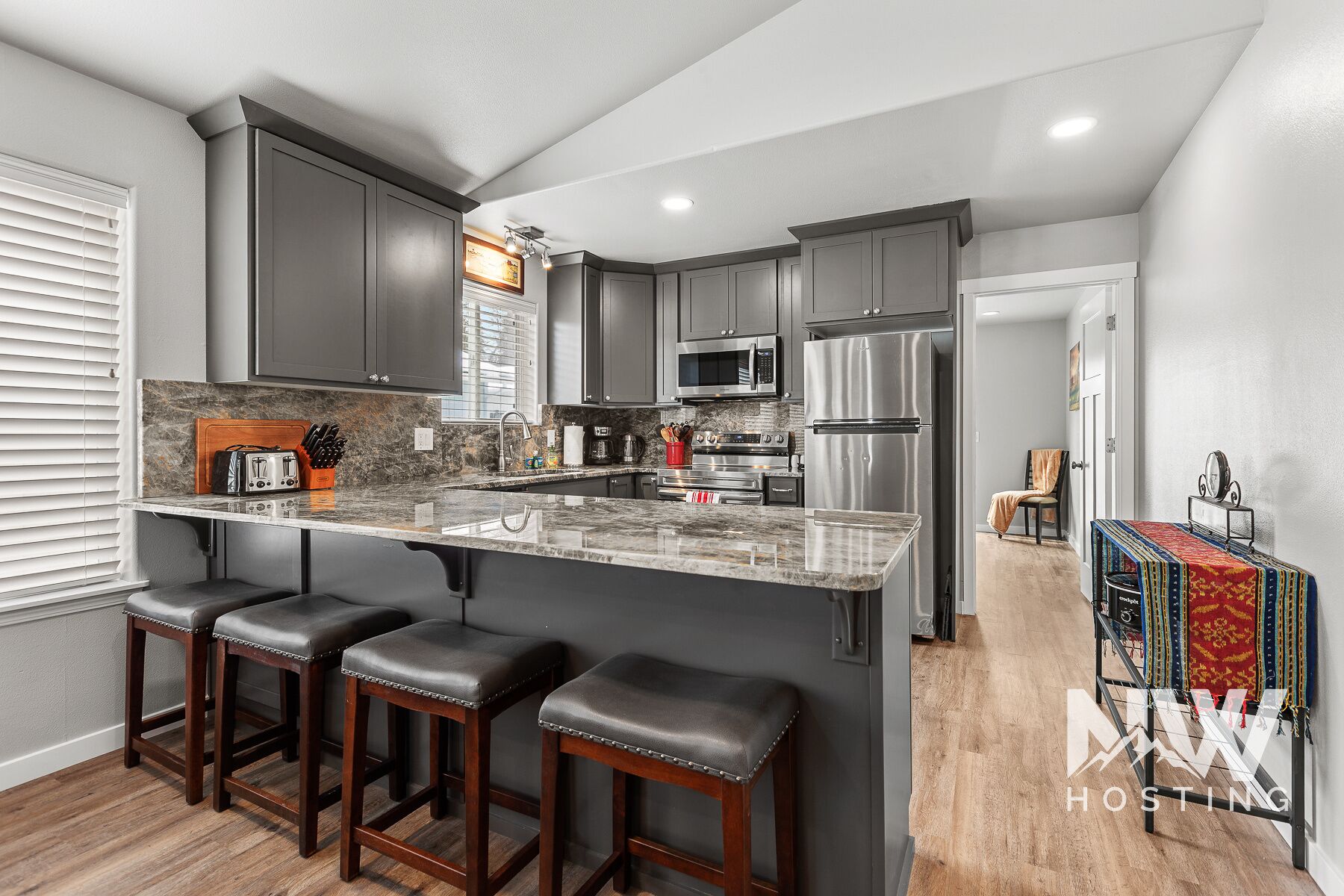 Køleskab, mikrobølgeovn, ovn, kogeplade