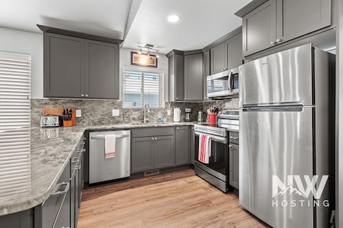 Newly Remodeled Home Across from Golf Course—On Centennial Trail, Near Elke Point Wedding Venue