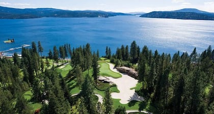 Newly Remodeled Home Across from Golf Course—On Centennial Trail, Near Elke Point Wedding Venue