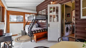 2 chambres, fer et planche Ă repasser, accĂšs Internet, draps fournis