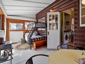 2 bedrooms, iron/ironing board, Internet, bed sheets