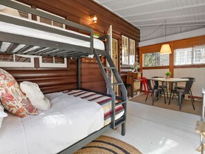 2 bedrooms, iron/ironing board, internet, bed sheets