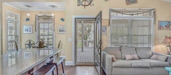 Tiki Hut W/Tiki Bar|Linens|Golf Cart|Outdoor Area