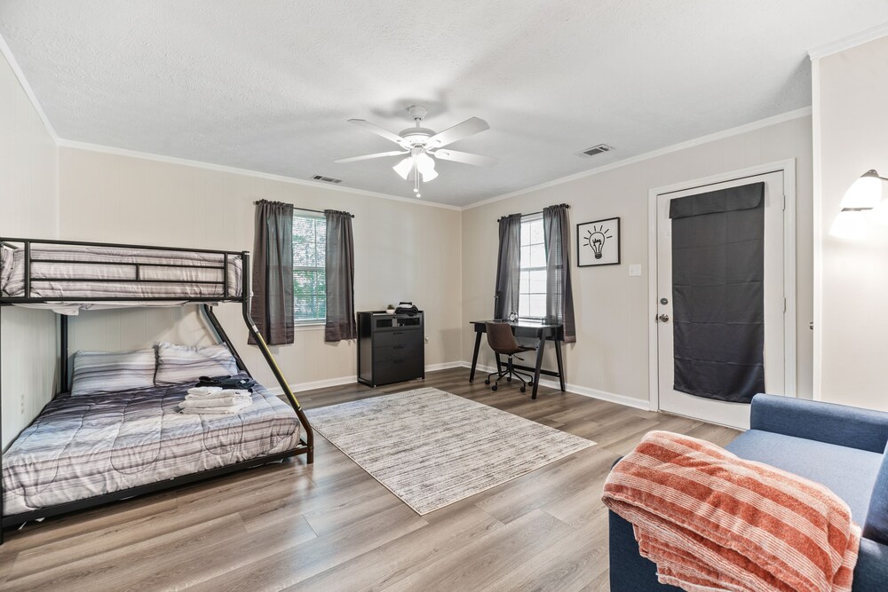 Modern Style Home / Game Room in Pooler GA Pooler Vrbo