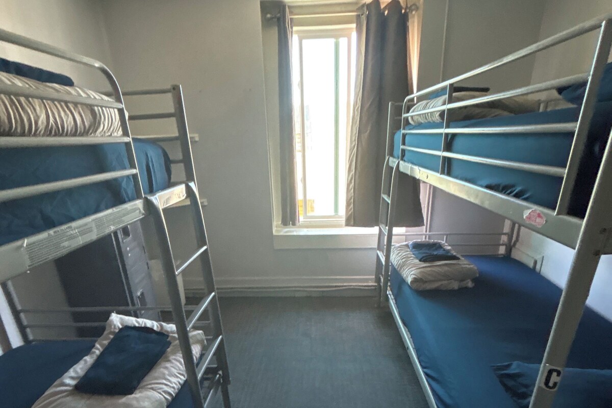 WiFi (free), bed sheets