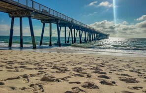On the beach - ITH Hermosa Beach Surf Hostel LAX (Hermosa Beach)