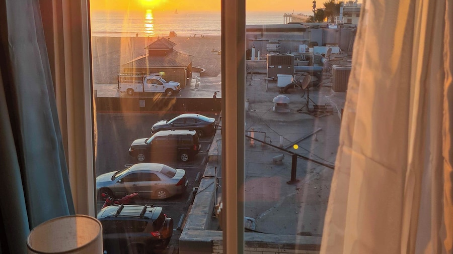 ITH Hermosa Beach Surf Hostel LAX