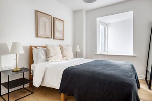 2 makuuhuonetta, silitysrauta/-lauta, Wi-Fi, vuodevaatteet