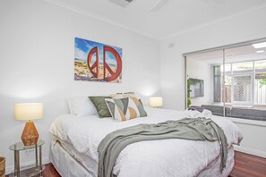 3 bedrooms, desk, iron/ironing board, free WiFi - Family perfect Sleep's 6 (Brighton)