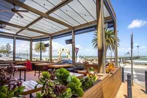 Outdoor dining - Family perfect Sleep's 6 (Brighton)