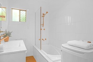 Hair dryer, towels - Family perfect Sleep's 6 (Brighton)