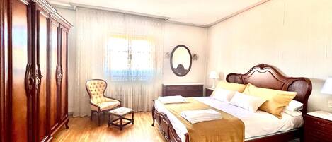 3 chambres, fer et planche à repasser, accès Internet, draps fournis