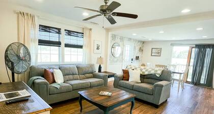 Cozy Cottage with Private Dock- Chesapeake Bay/ Cambridge (Pet-Friendly)