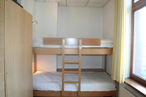 2 bedrooms, iron/ironing board, free WiFi