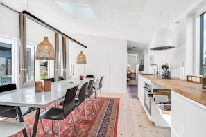 Fridge, microwave, oven, stovetop - Unique and modern holiday home in Marielyst (Væggerløse)