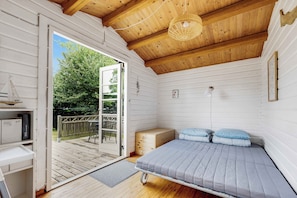 3 bedrooms, iron/ironing board, free WiFi