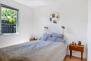 3 bedrooms, travel crib, free WiFi - Lovely cottage full of holiday atmosphere (Rødby)