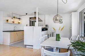 Dining - Lovely cottage full of holiday atmosphere (Rødby)