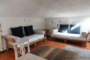 2 chambres, fer et planche à repasser, Wi-Fi, draps fournis