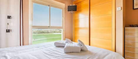 3 عدّة غرف نوم ومكواة/لوح كي وواي فاي مجانًا وملاءات أسرّة