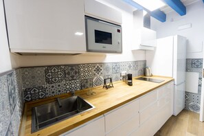 微波爐、咖啡機/沖茶器、多士爐、廚房用具/餐具/器皿