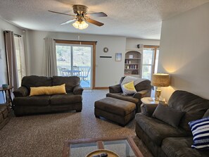 Smart-TV, DVD-Player, Bücher