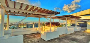 Property grounds - Cozy 2 BR unit with Beach View, near NAIA (Parañaque)