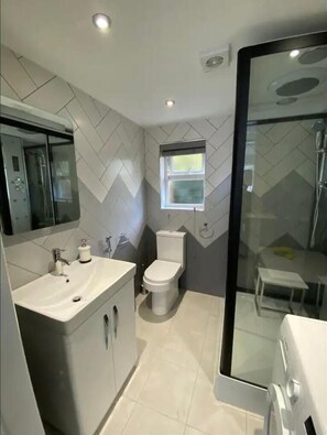 Shower, hair dryer, towels