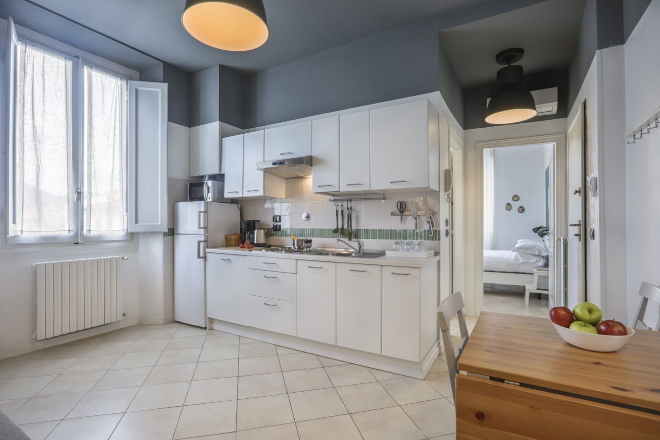 Kühlschrank, Mikrowelle, Herdplatte, Geschirrspüler