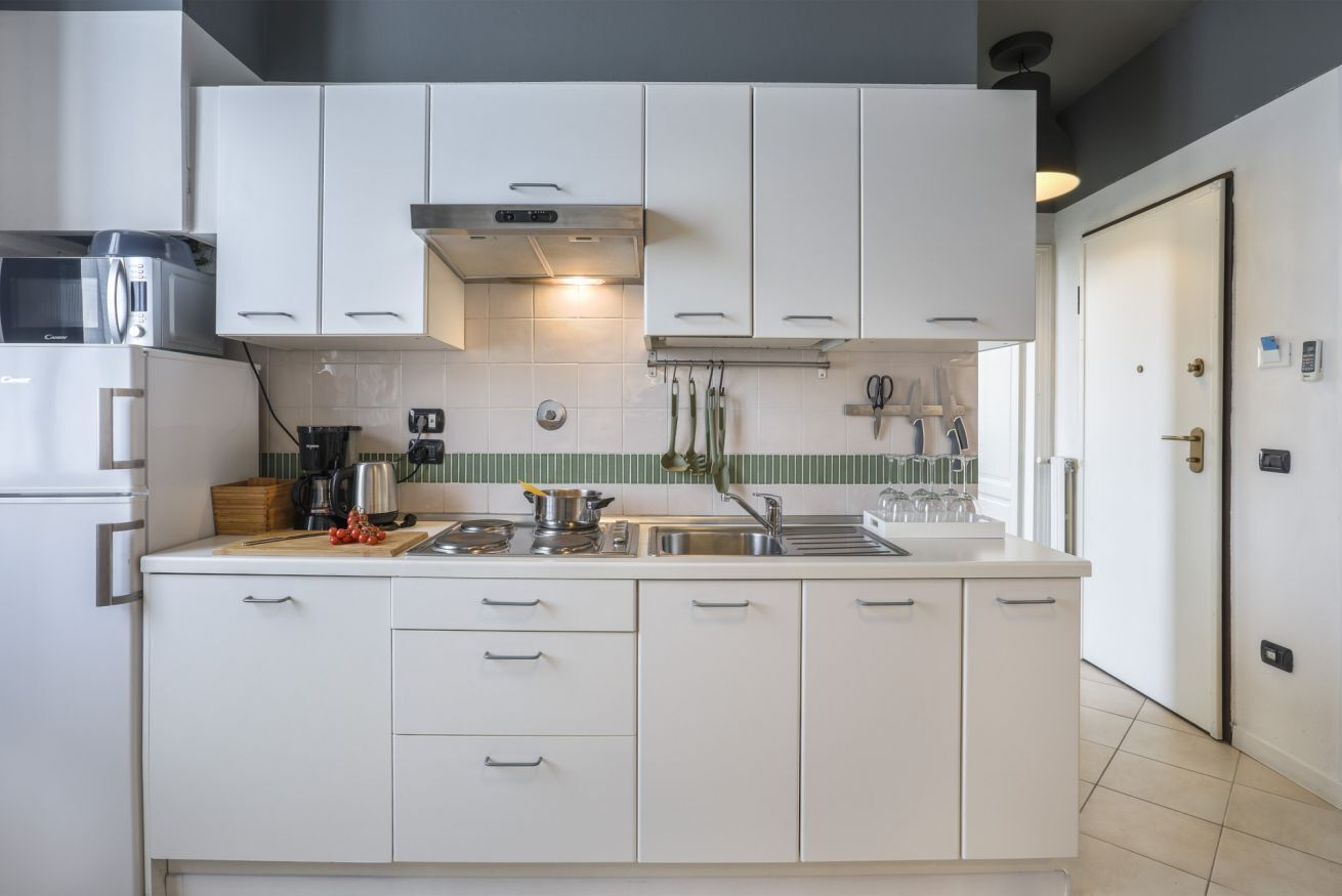 Réfrigérateur, micro-ondes, plaque de cuisson, lave-vaisselle