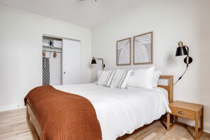 1 bedroom, iron/ironing board, WiFi, bed sheets - Modern Gold Coast 1BR w/ Doorman & Gym, 2 blocks to L, by Blueground (Chicago)