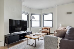 TV, stereo - Modern Gold Coast 1BR w/ Doorman & Gym, 2 blocks to L, by Blueground (Chicago)