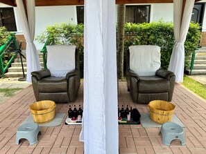 Massages aux pierres chaudes, massages des tissus profonds