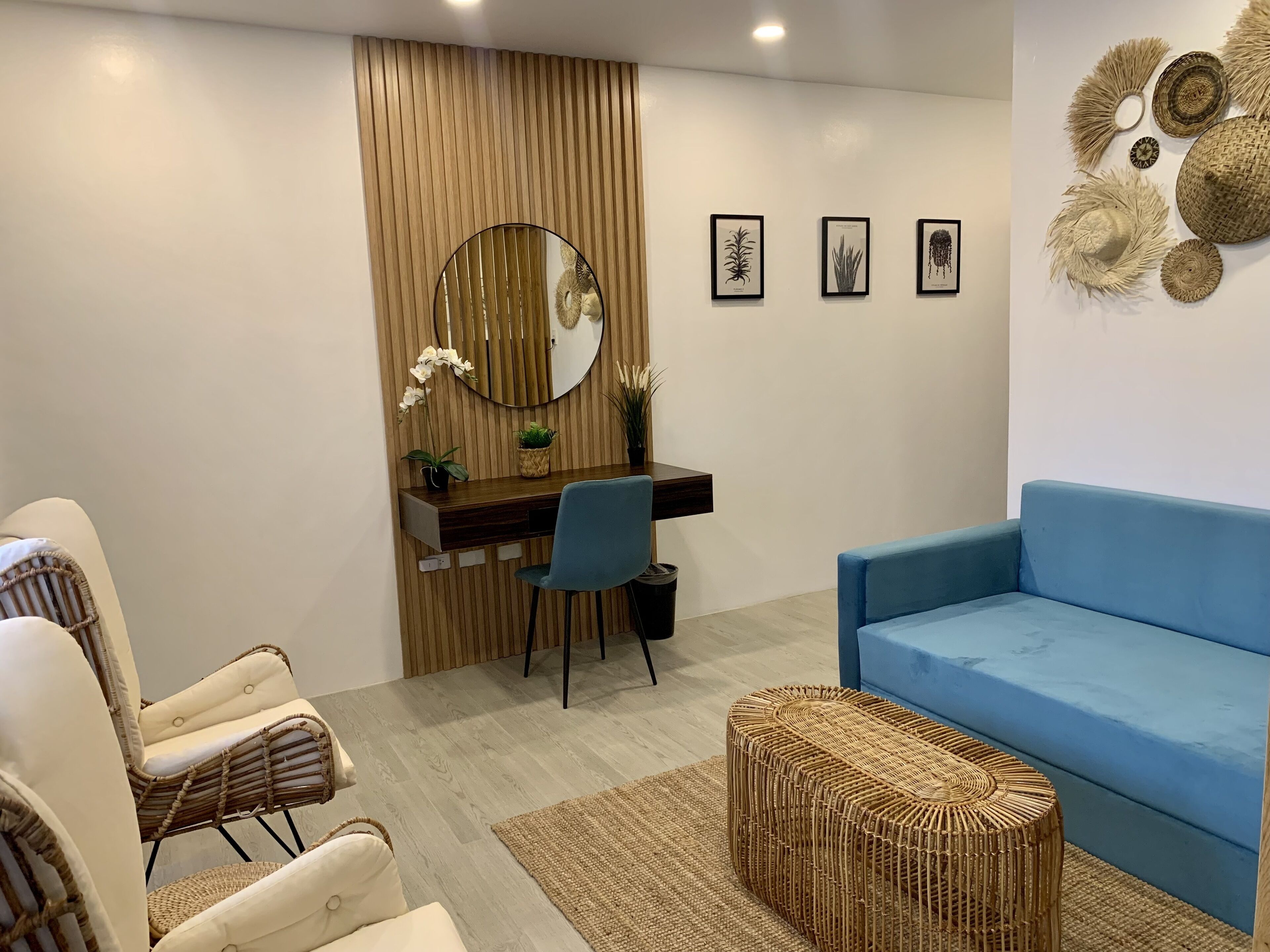 Junior Single Room | Living area | 55-inch Smart TV with digital channels, TV