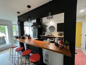 Unclassified image, 3 of 25, button - The River Apartment: Stylish apartment in a Riverfront complex. (Courtenay)