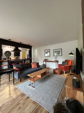 Smart TV, fireplace, stereo
