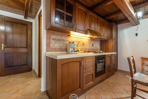 Fridge, oven, stovetop, coffee/tea maker - Sun & Sea Studio (Tortolì)