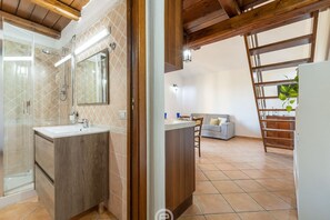 Dusche, Haartrockner, Bidet, Handtücher