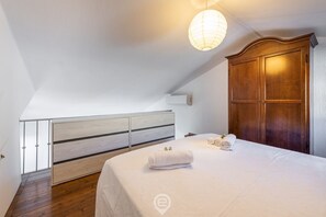 WiFi, bed sheets