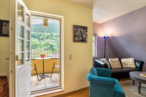 TV - Holiday Apartment '"Saline" with Mountain View, Balcony & Wi-Fi (Bad Wildbad)