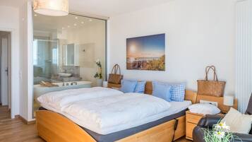 2 bedrooms, iron/ironing board, free WiFi, bed sheets