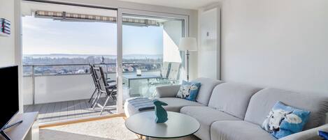 TV, table tennis, stereo