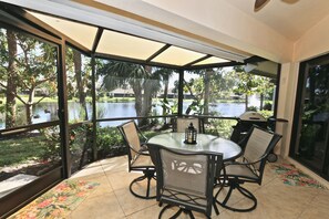 Outdoor dining - Sunny Villa @ Imperial Golf, pool and beach, 1 floor (Naples)
