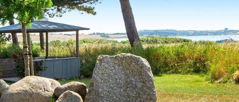 المنطقة المحيطة بالمنشأة