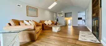 15miles to stadiums-walking distance to local bars