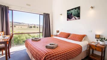 1 bedroom, bed sheets