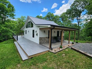 Exterior - Secluded, romantic cabin with hot tub on 12 acres of woodland. (Cumberland)