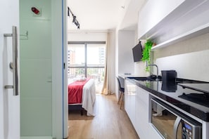 1 habitación, muebles diferentes y escritorio