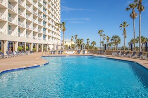 Utendørsbasseng og et oppvarmet basseng